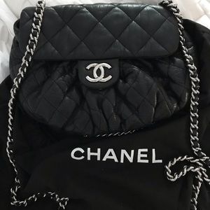 Chanel medium black chain around